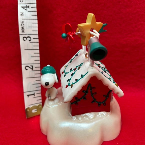 Snoopy's Decorated Dog House Hallmark Ornament. - Picture 4 of 8